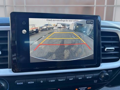 Used 2025 Hyundai Venue Limited image 28