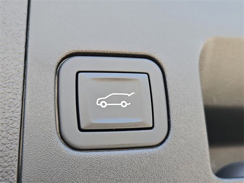 Used 2025 Cadillac XT4 Sport image 23