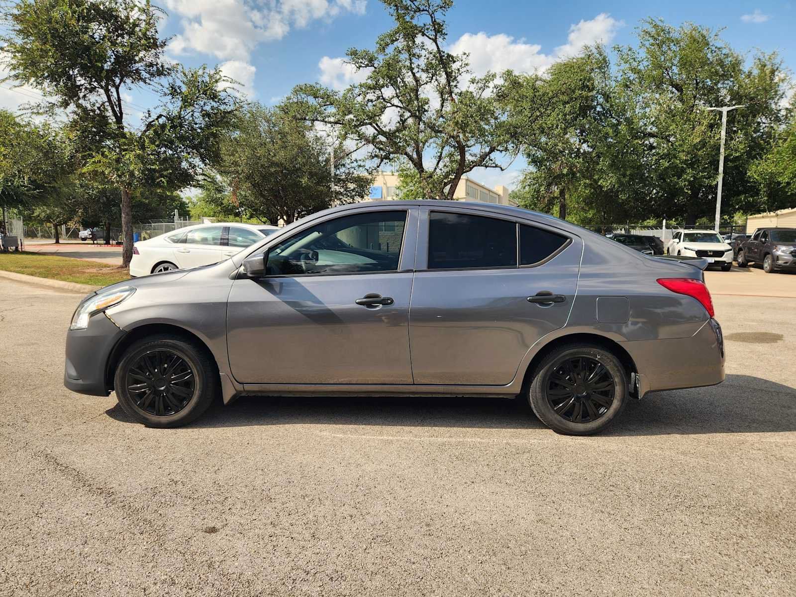 Used 2016 Nissan Versa S Plus FWD image 4