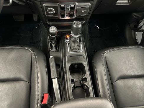 Used 2022 Jeep Wrangler Unlimited Sahara w/ Cold Weather Group image 16