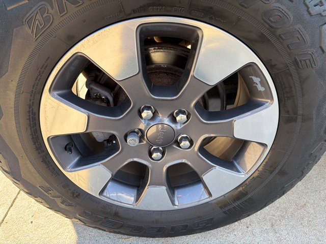 Used 2018 Jeep Wrangler Unlimited Sahara w/ Uconnect 4C Nav & Sound Group AWD/4WD image 7