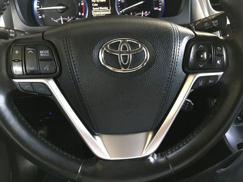Used 2017 Toyota Highlander SE AWD/4WD image 14
