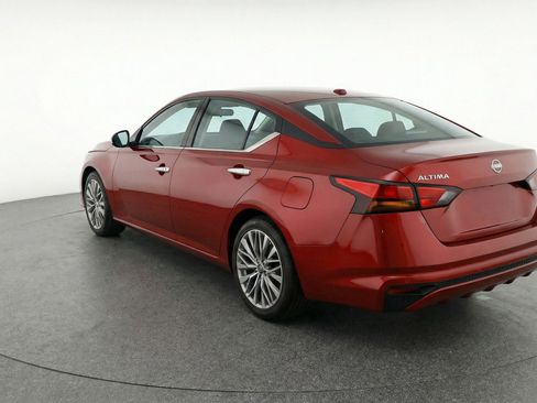 Used 2025 Nissan Altima 2.5 SV FWD image 6