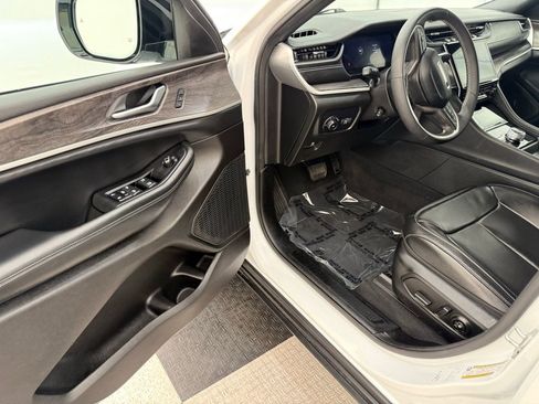 Used 2024 Jeep Grand Cherokee L Limited w/ Luxury Tech Group II image 31