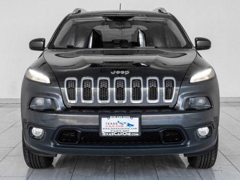 Used 2016 Jeep Cherokee Latitude AWD/4WD image 3