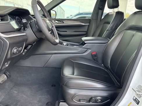 New 2025 Jeep Grand Cherokee L Limited image 11