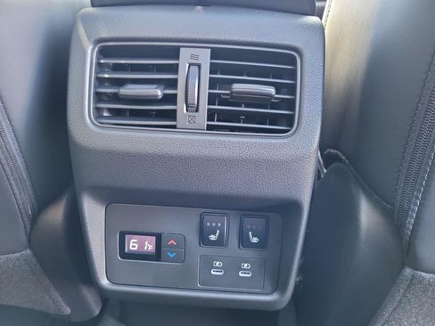 Used 2026 Nissan Rogue Platinum w/ Platinum Premium Package AWD/4WD image 25
