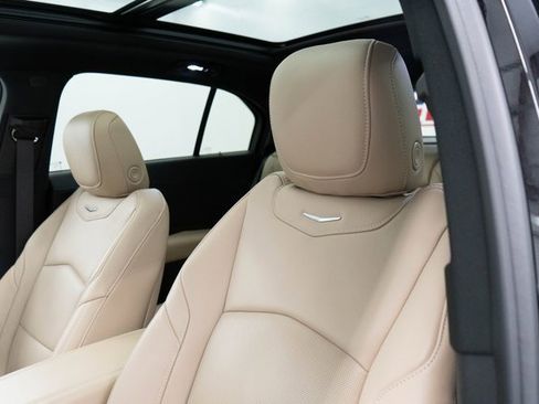 Used 2024 Cadillac XT4 Premium Luxury image 18