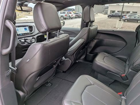 New 2026 Chrysler Pacifica Select image 25