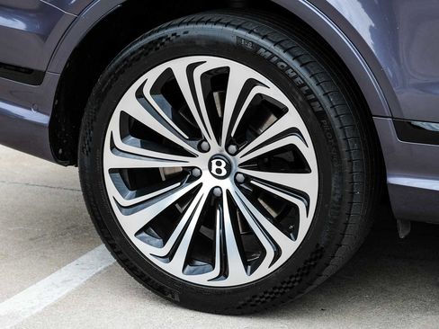 Used 2023 Bentley Bentayga Extended Wheelbase AWD/4WD image 81