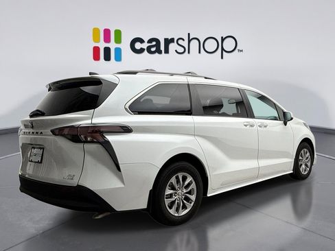 Used 2024 Toyota Sienna XLE image 5