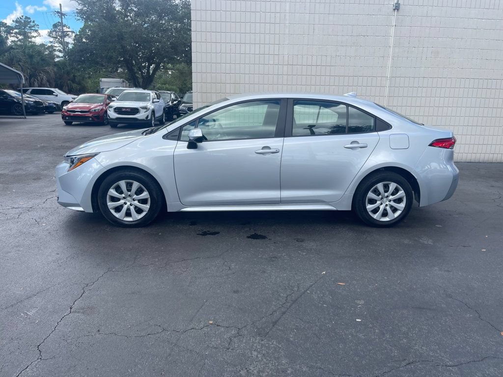 Used 2025 Toyota Corolla LE FWD image 2