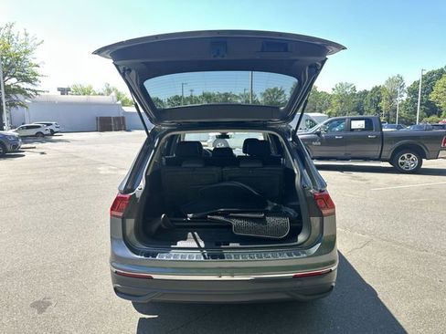 Certified 2023 Volkswagen Tiguan SE FWD image 34