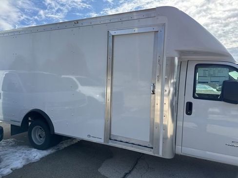 New 2025 Chevrolet Express 4500 w/ Power Convenience Package RWD image 5