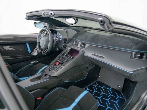 Used 2020 Lamborghini Aventador SVJ AWD/4WD image 25