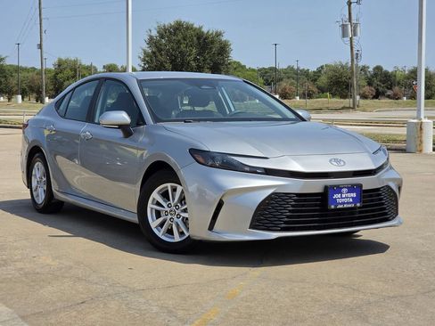 Used 2025 Toyota Camry LE FWD image 2