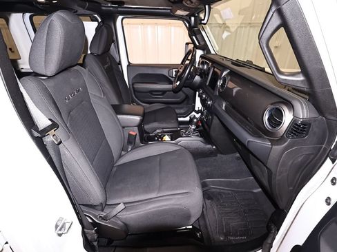Used 2019 Jeep Wrangler Unlimited Sahara w/ Uconnect 4C Nav & Sound Group AWD/4WD image 18