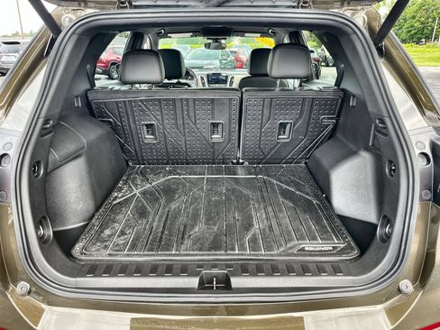 Used 2023 Chevrolet Equinox Premier w/ LPO, Floor Liner Package AWD/4WD image 24