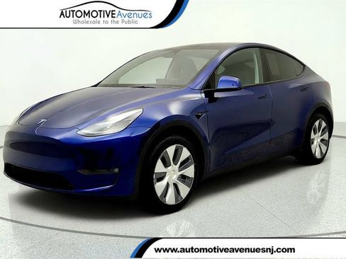 Used 2023 Tesla Model Y Long Range AWD/4WD image 1