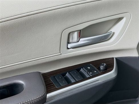 Used 2024 Toyota Sienna XLE image 9