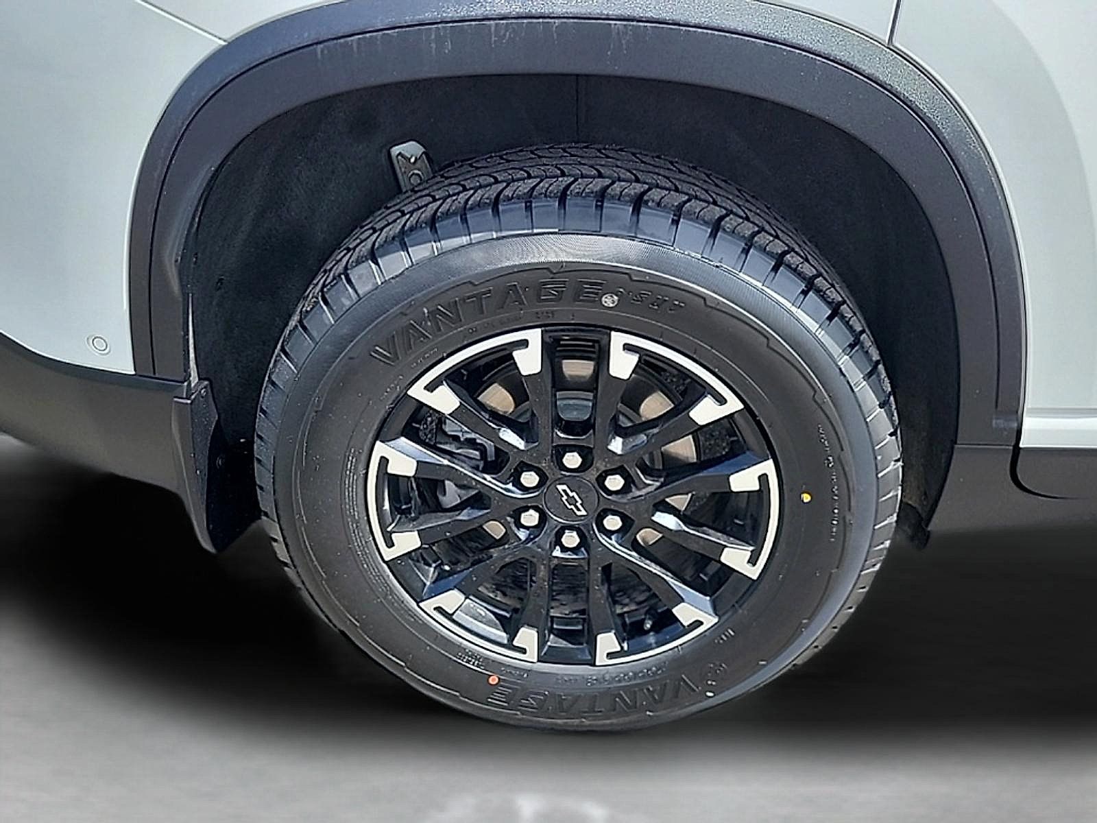 Used 2024 Chevrolet Traverse Z71 w/ Enhanced Driving Package AWD/4WD image 9