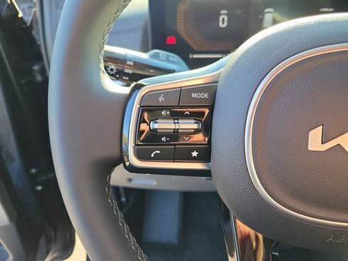 New 2026 Kia Carnival EX FWD image 11