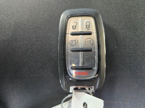 Certified 2021 Chrysler Pacifica Limited image 39