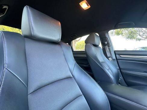 Used 2018 Honda Accord Sport image 18