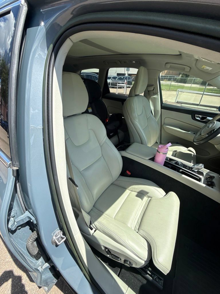 Used 2023 Volvo XC60 B5 Ultimate w/ Protection Package Premier AWD/4WD image 10