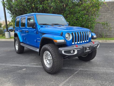 Used 2021 Jeep Wrangler Unlimited Sahara AWD/4WD image 3