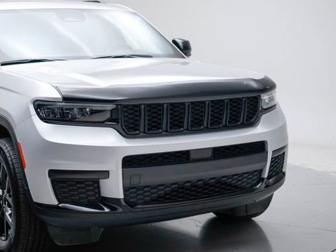 Used 2024 Jeep Grand Cherokee L Laredo AWD/4WD image 11
