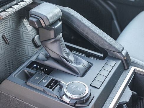 Used 2025 Toyota Tacoma SR5 AWD/4WD image 20