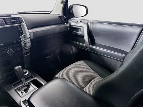 Certified 2022 Toyota 4Runner SR5 AWD/4WD image 24