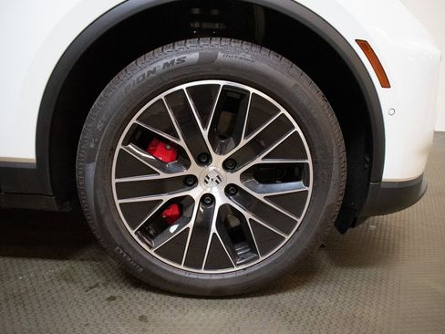 Used 2025 Porsche Macan 4S Electric image 17