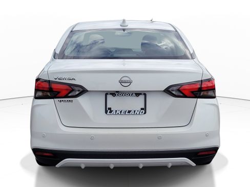 Used 2025 Nissan Versa SV image 6