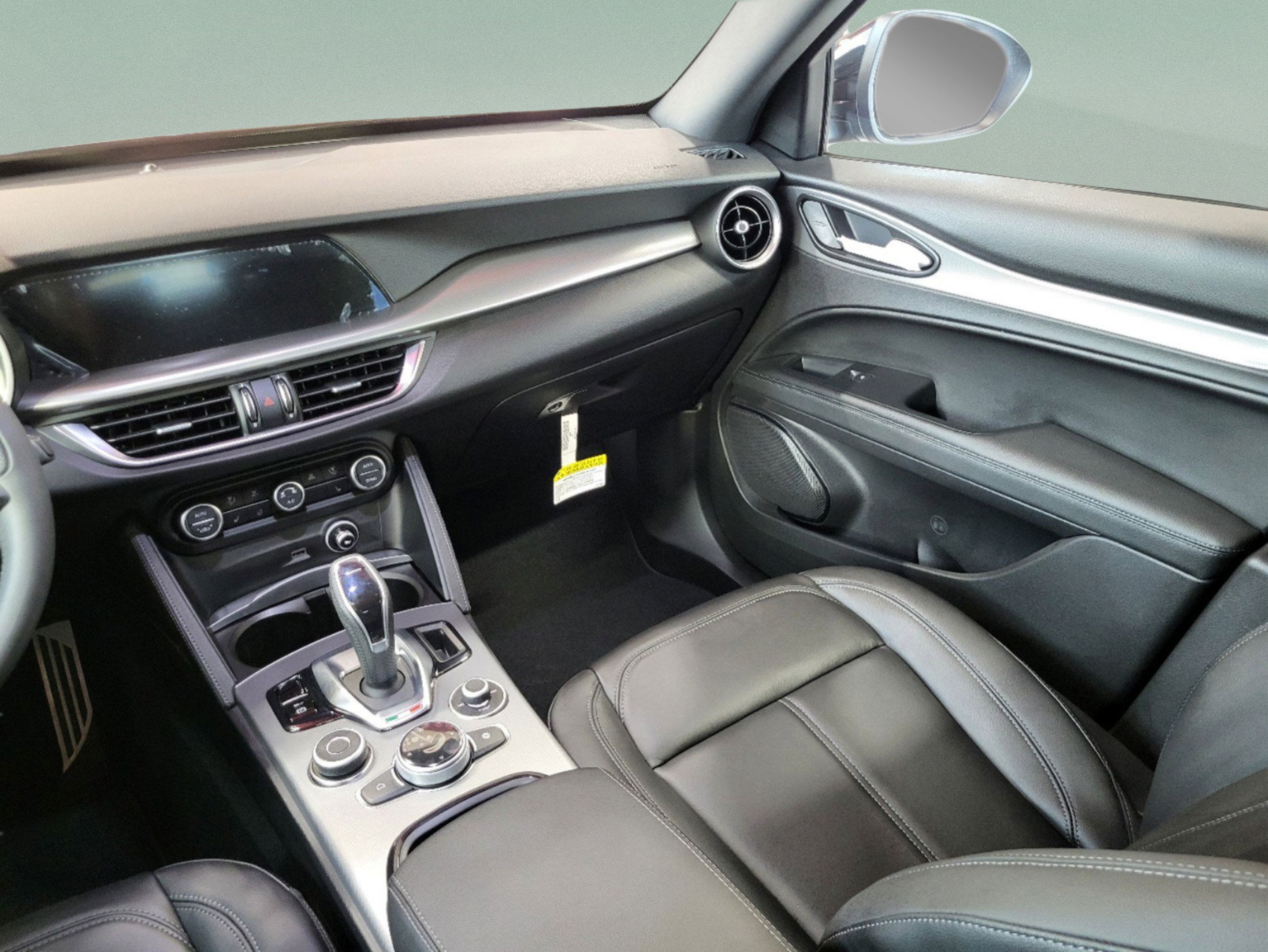 New 2025 Alfa Romeo Stelvio Sprint AWD/4WD image 17