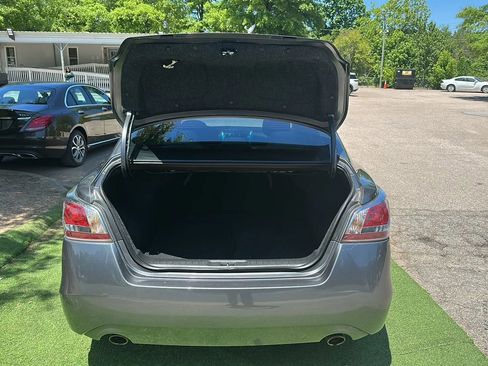 Used 2015 Nissan Altima 2.5 SV w/ Convenience Package FWD image 11