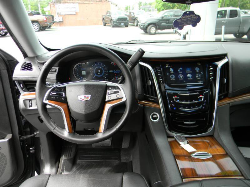 Used 2017 Cadillac Escalade Premium Luxury AWD/4WD image 17