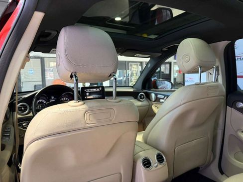 Used 2018 Mercedes-Benz GLC 300 4MATIC w/ Multimedia Package image 41