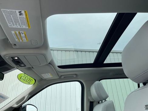 Used 2025 Ford Expedition Platinum image 21