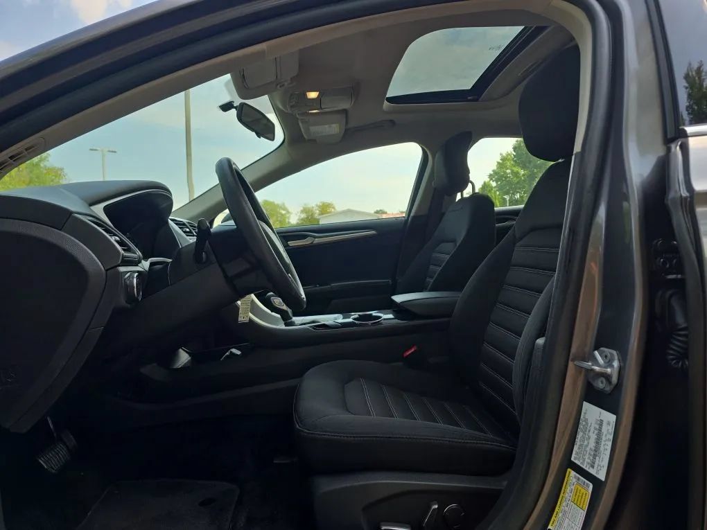 Used 2014 Ford Fusion SE FWD image 14
