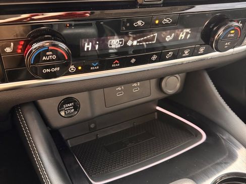 Used 2025 Nissan Rogue Platinum w/ Platinum Premium Package image 23