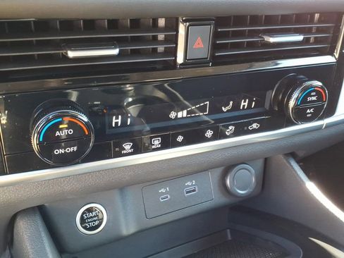 Used 2022 Nissan Rogue SV AWD/4WD image 18