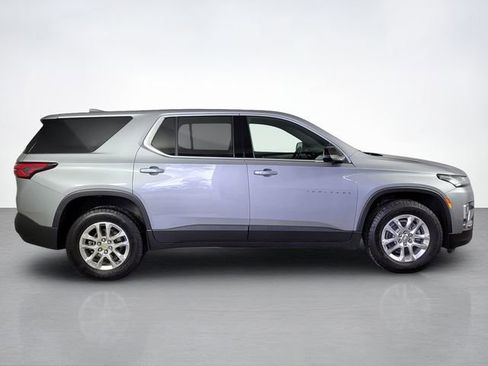 Used 2023 Chevrolet Traverse LS FWD image 2