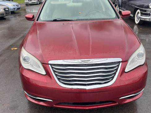 Used 2011 Chrysler 200 Touring image 2