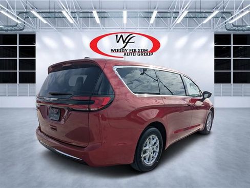 New 2026 Chrysler Pacifica Select image 3