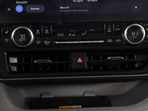Used 2024 Toyota Highlander Limited FWD image 20