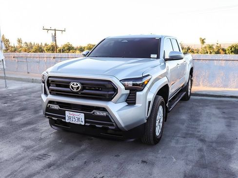 Used 2025 Toyota Tacoma SR5 AWD/4WD image 4