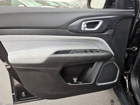 Used 2024 Jeep Compass Latitude image 26