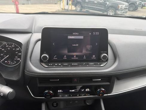 Used 2024 Nissan Rogue SV AWD/4WD image 16